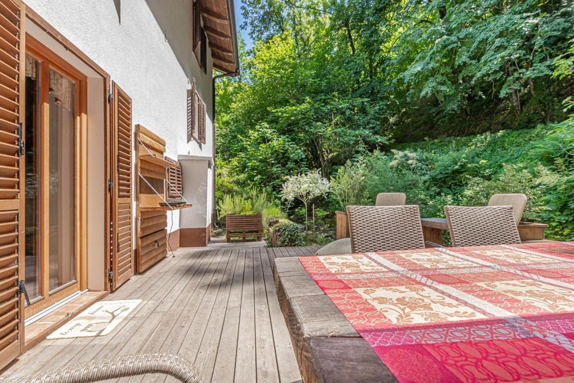 House By The Stream - Happy Rentals Avce Exterior photo