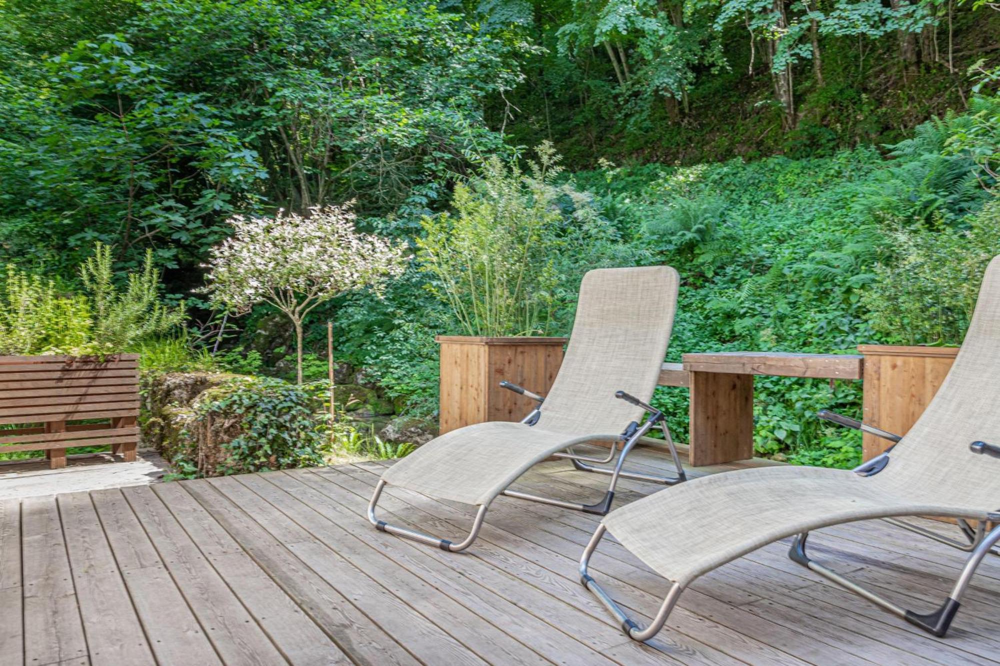 House By The Stream - Happy Rentals Avce Exterior photo